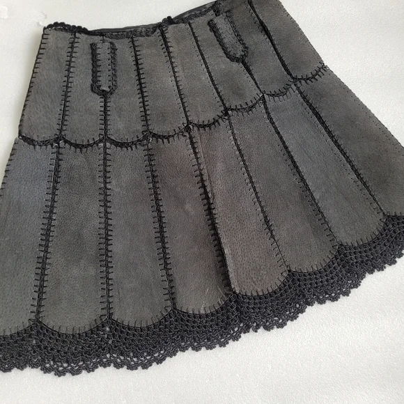 Vintage Black Suede Patchwork Miniskirt With Crochet Lace Trim 70s Boho 38 EU 6 - Picture 5 of 15